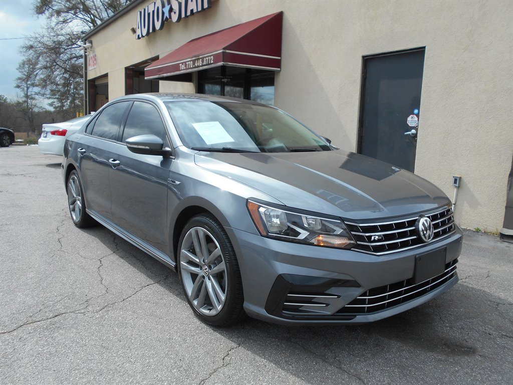 2018 Volkswagen Passat R-Line photo