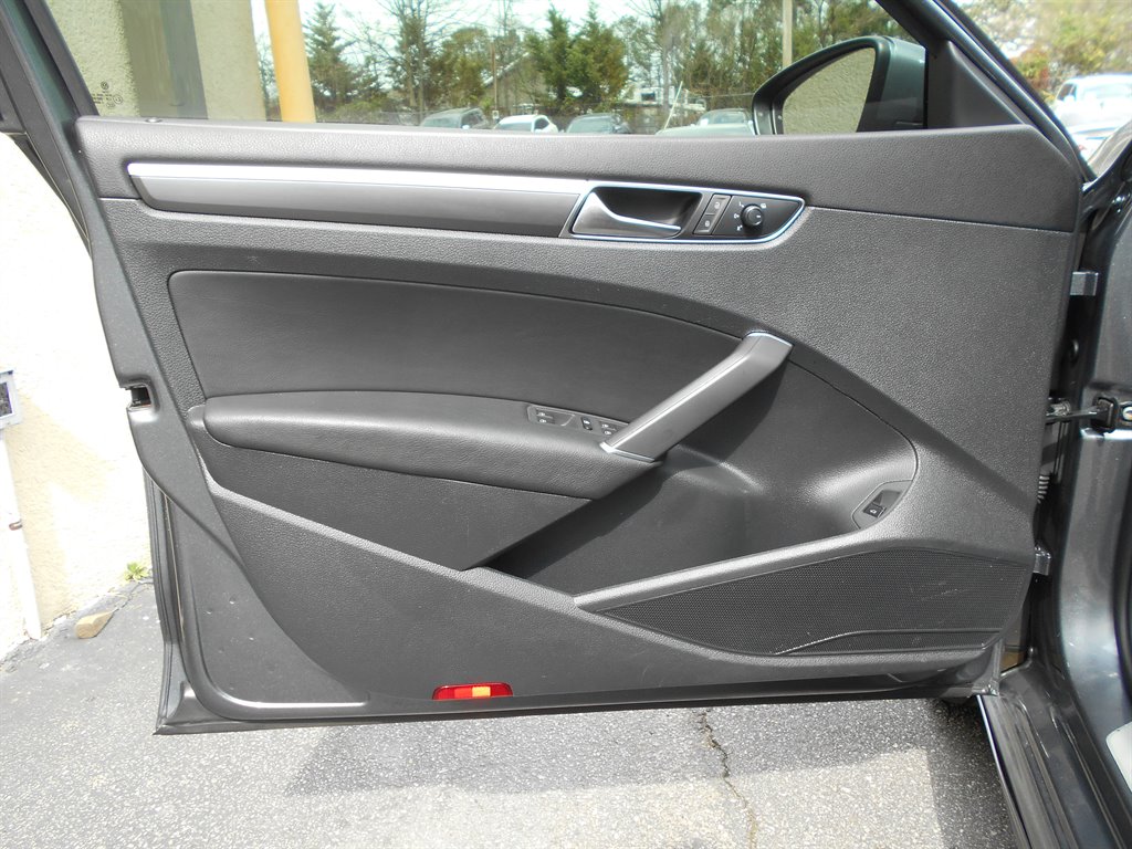 2018 Volkswagen Passat R-Line photo