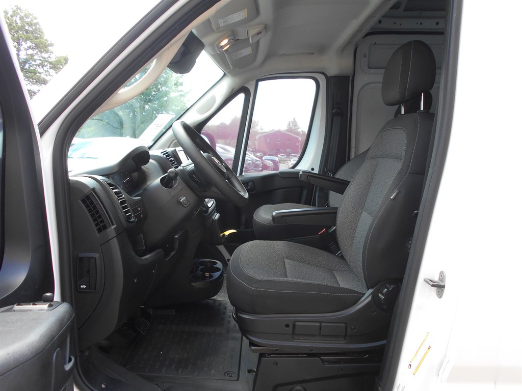 2023 Ram 3500 photo 4