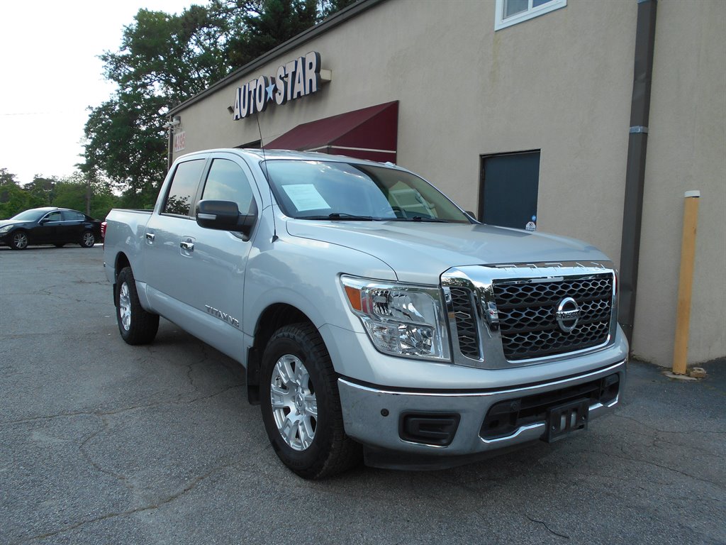 2018 Nissan Titan SV photo