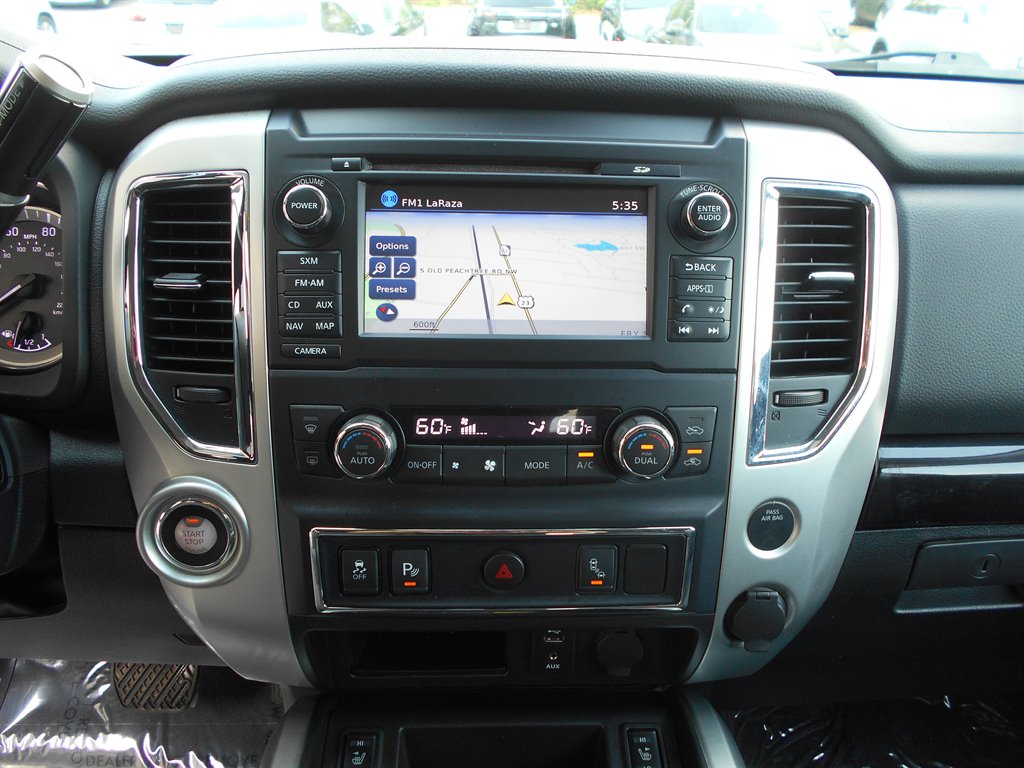 2018 Nissan Titan SV photo
