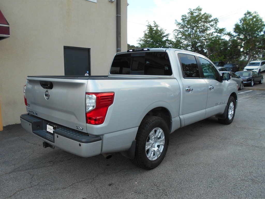 2018 Nissan Titan SV photo