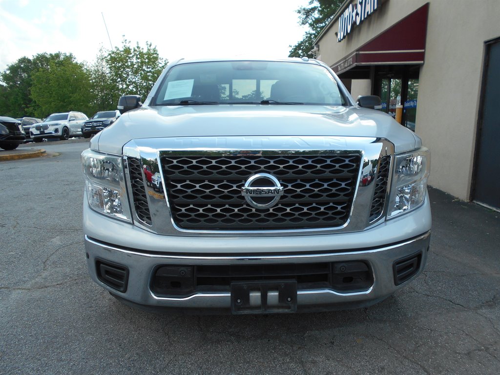 2018 Nissan Titan SV photo