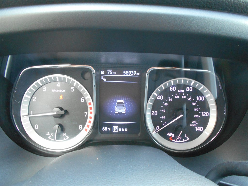 2018 Nissan Titan SV photo