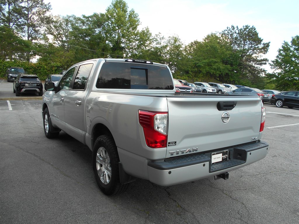 2018 Nissan Titan SV photo