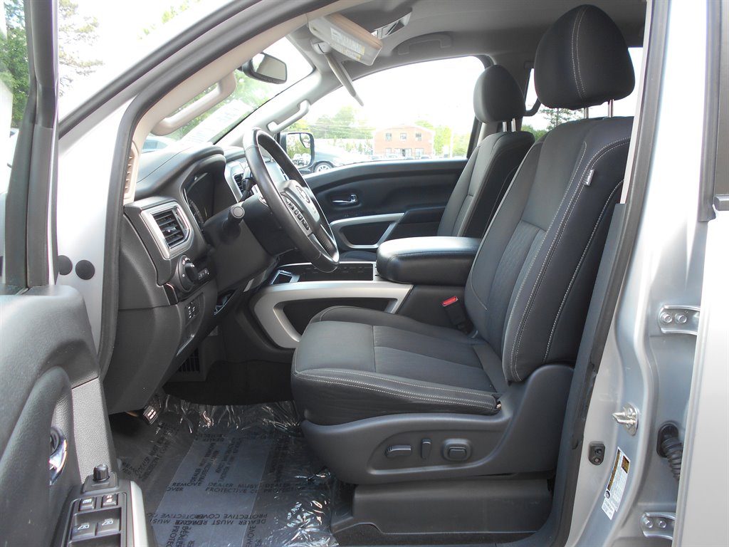 2018 Nissan Titan SV photo