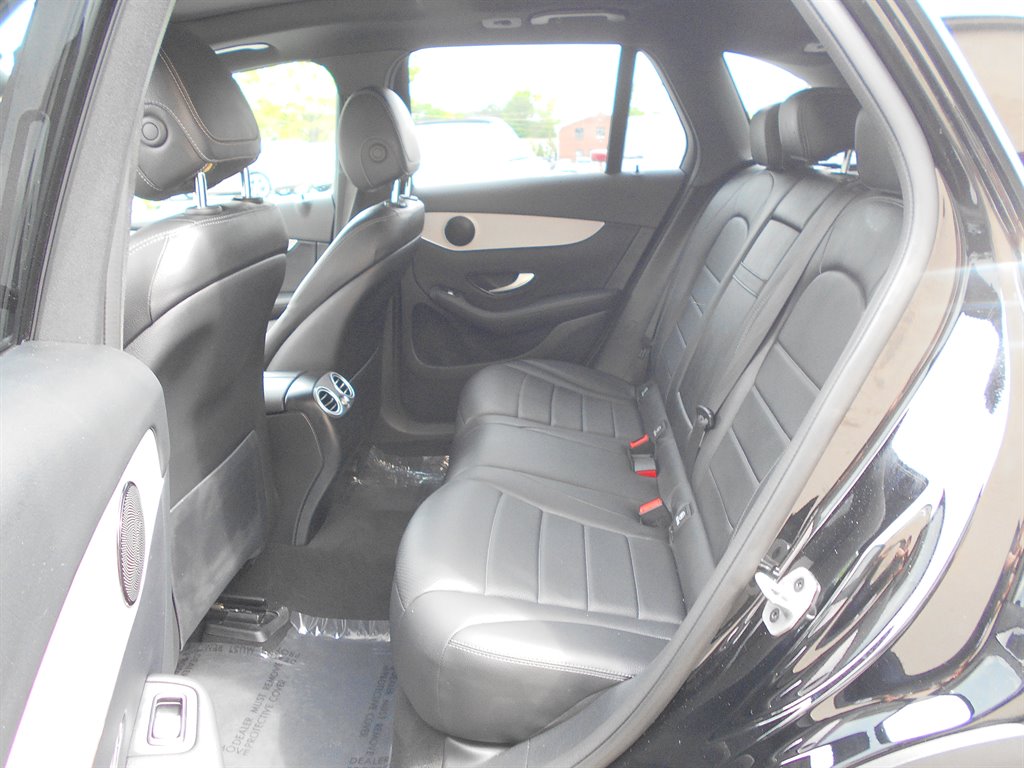 2022 Mercedes-Benz GLC GLC300 photo