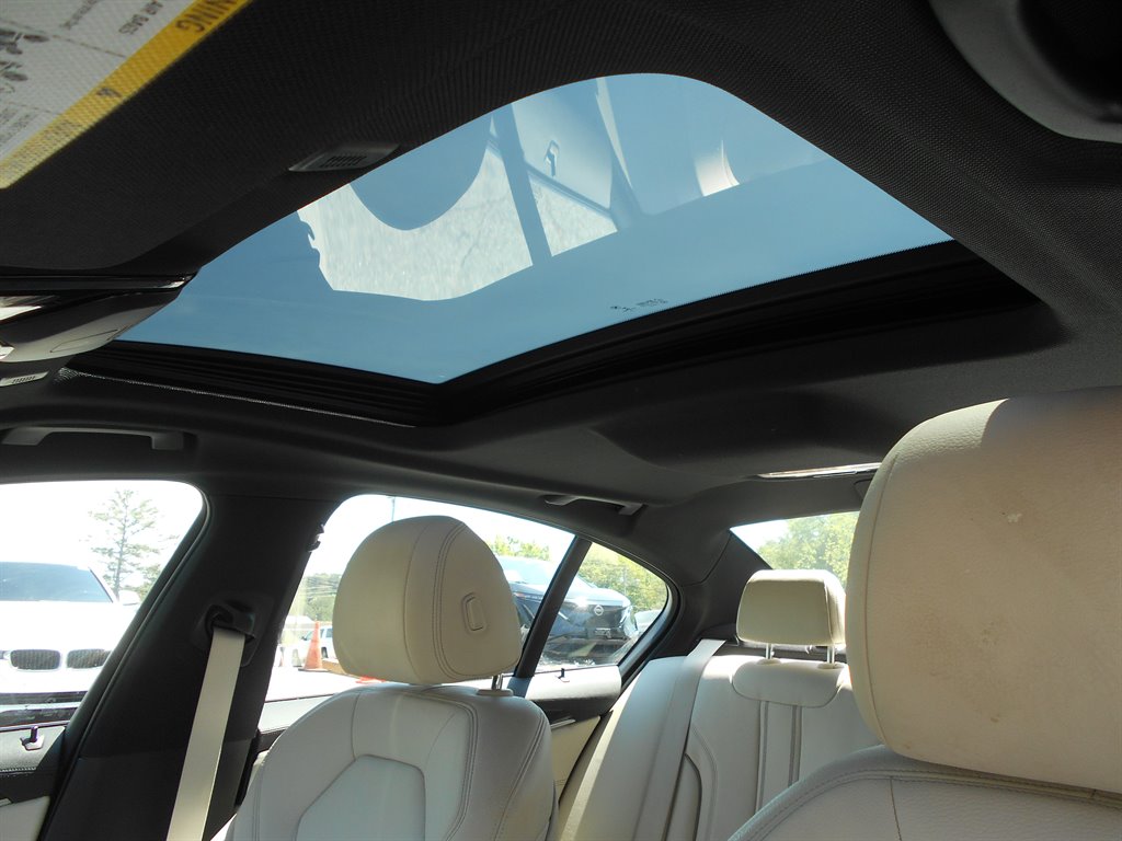 2018 BMW 5-Series 530i photo
