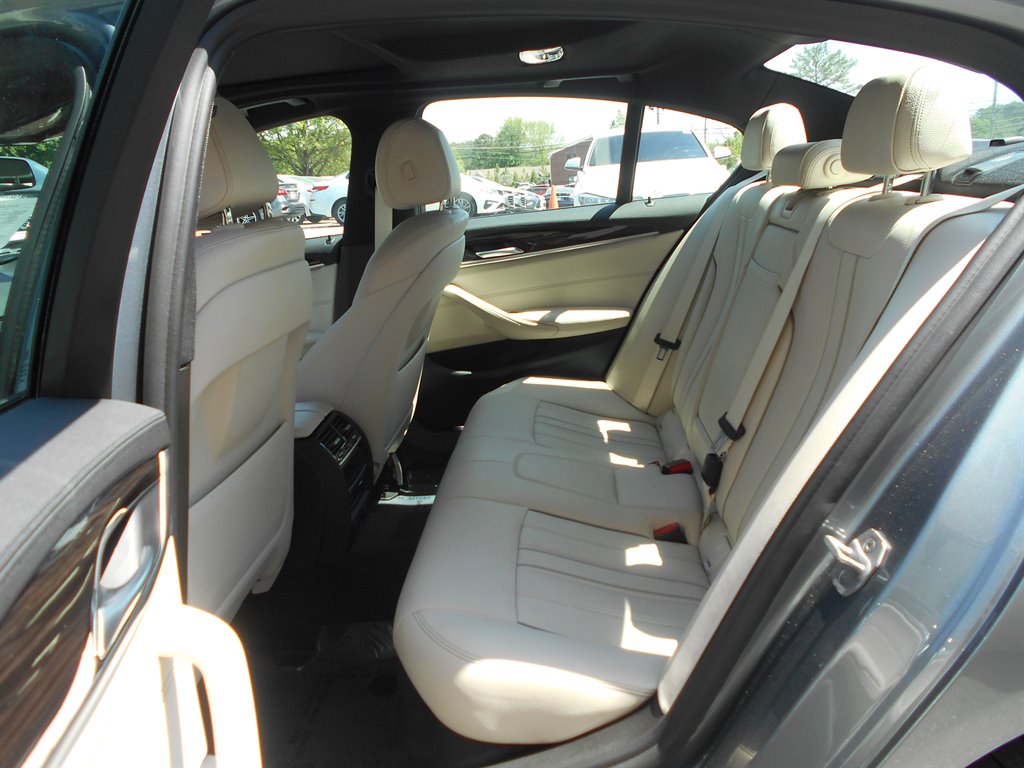 2018 BMW 5-Series 530i photo