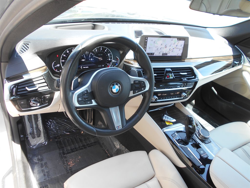 2018 BMW 5-Series 530i photo