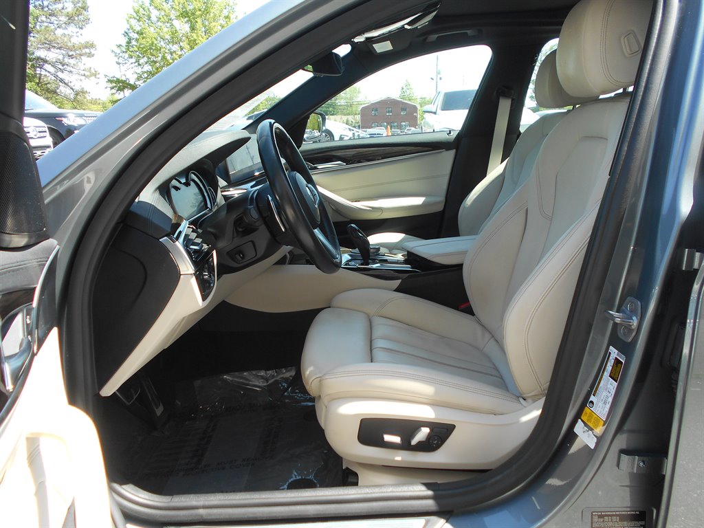 2018 BMW 5-Series 530i photo
