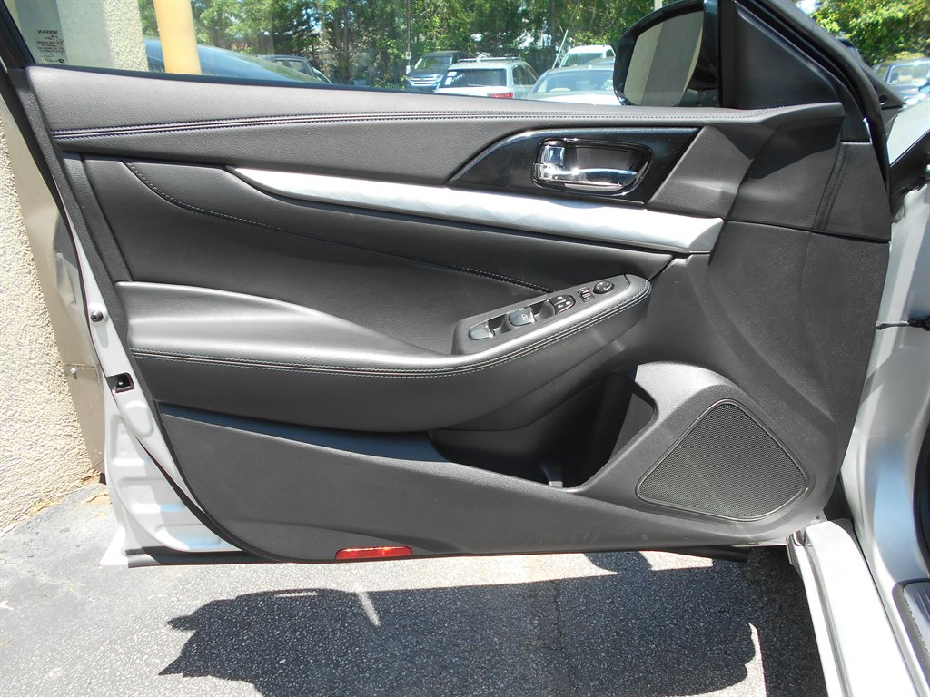 2017 Nissan Maxima Platinum photo