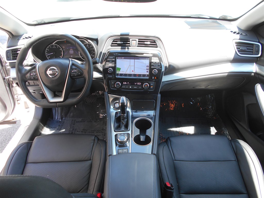 2017 Nissan Maxima Platinum photo