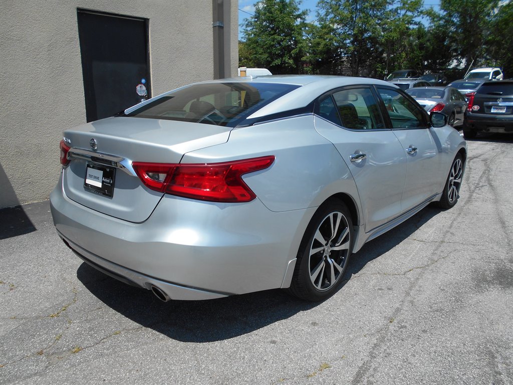 2017 Nissan Maxima Platinum photo