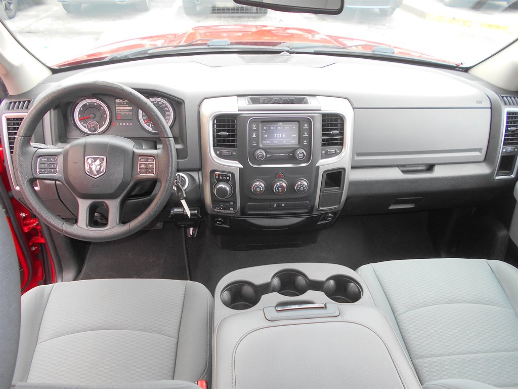 2016 RAM 1500 SLT photo