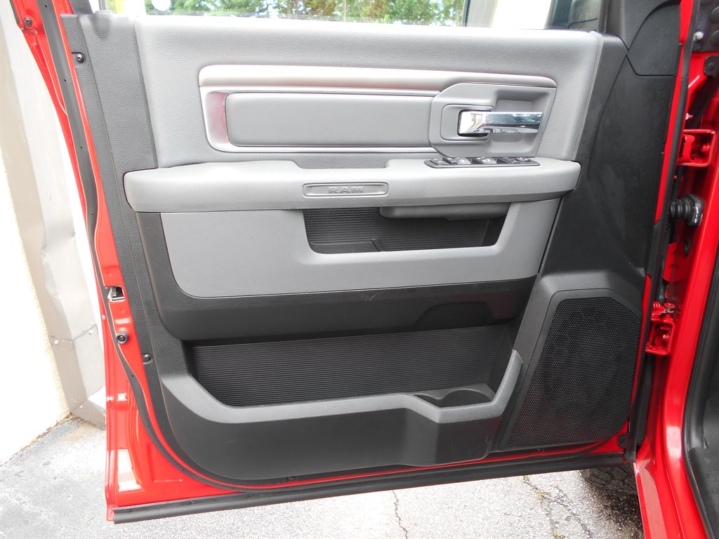 2016 RAM 1500 SLT photo