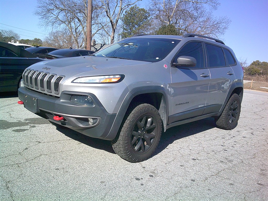 2018 Jeep Cherokee - $17,995