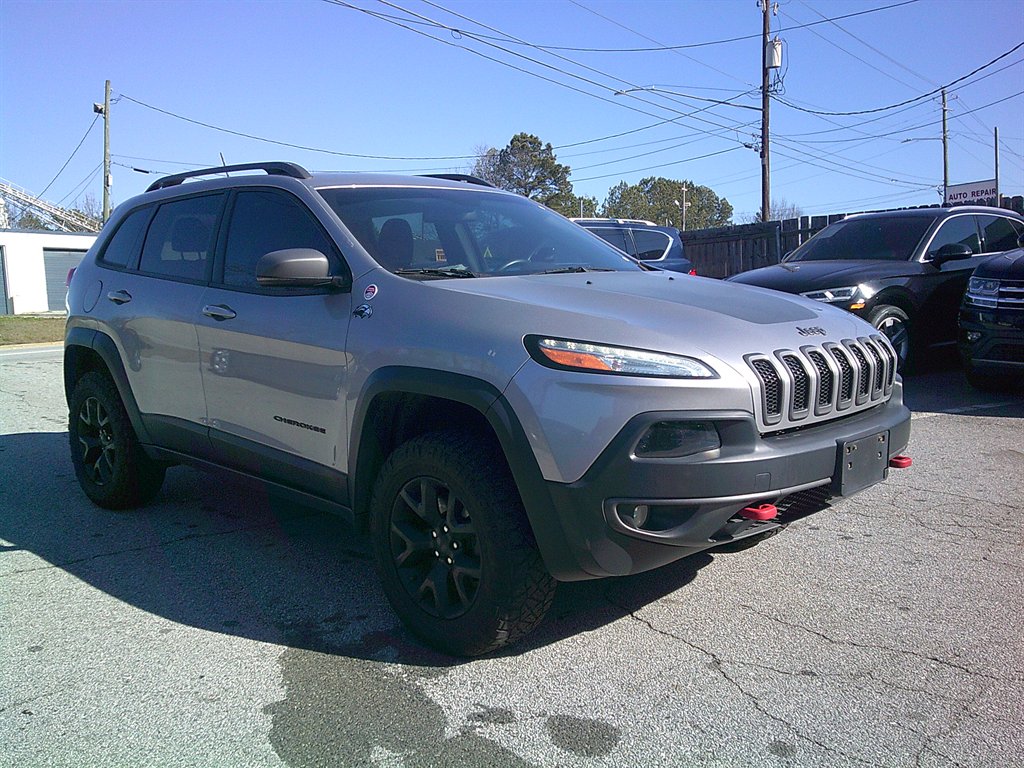 2018 Jeep Cherokee - $17,995