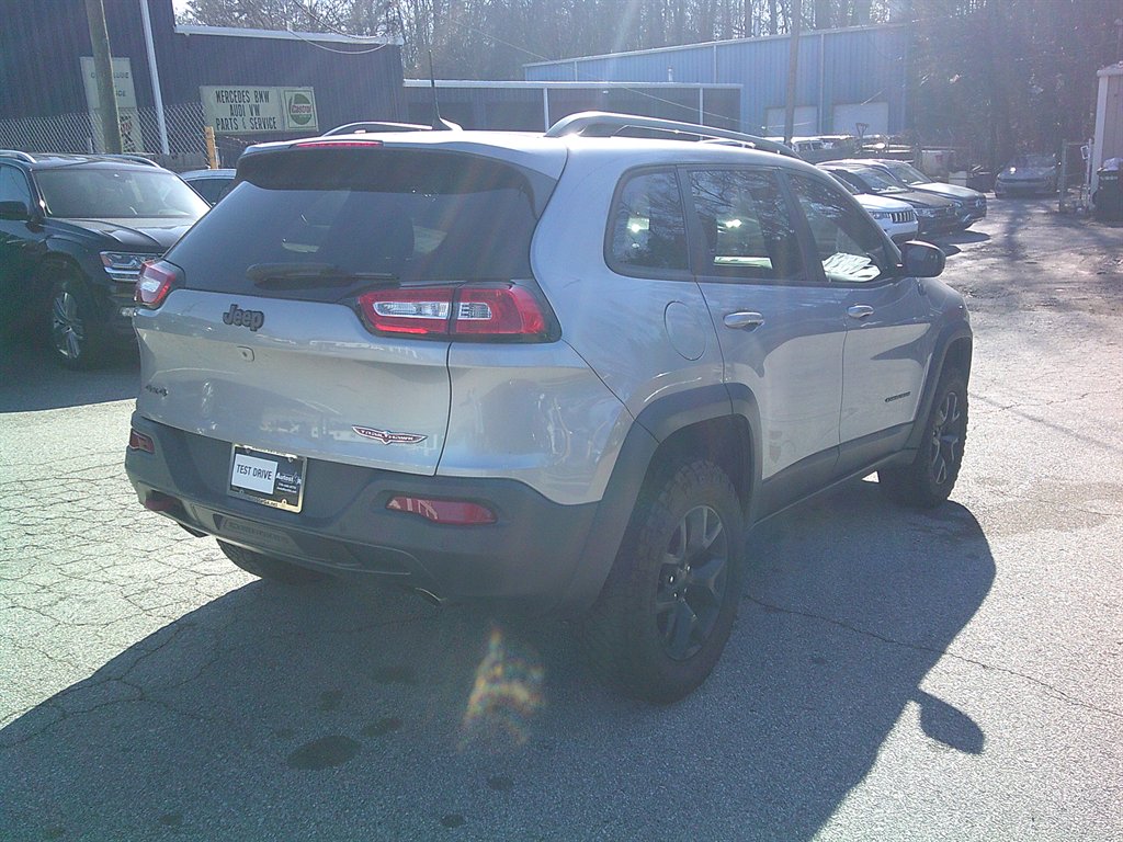 2018 Jeep Cherokee - $17,995