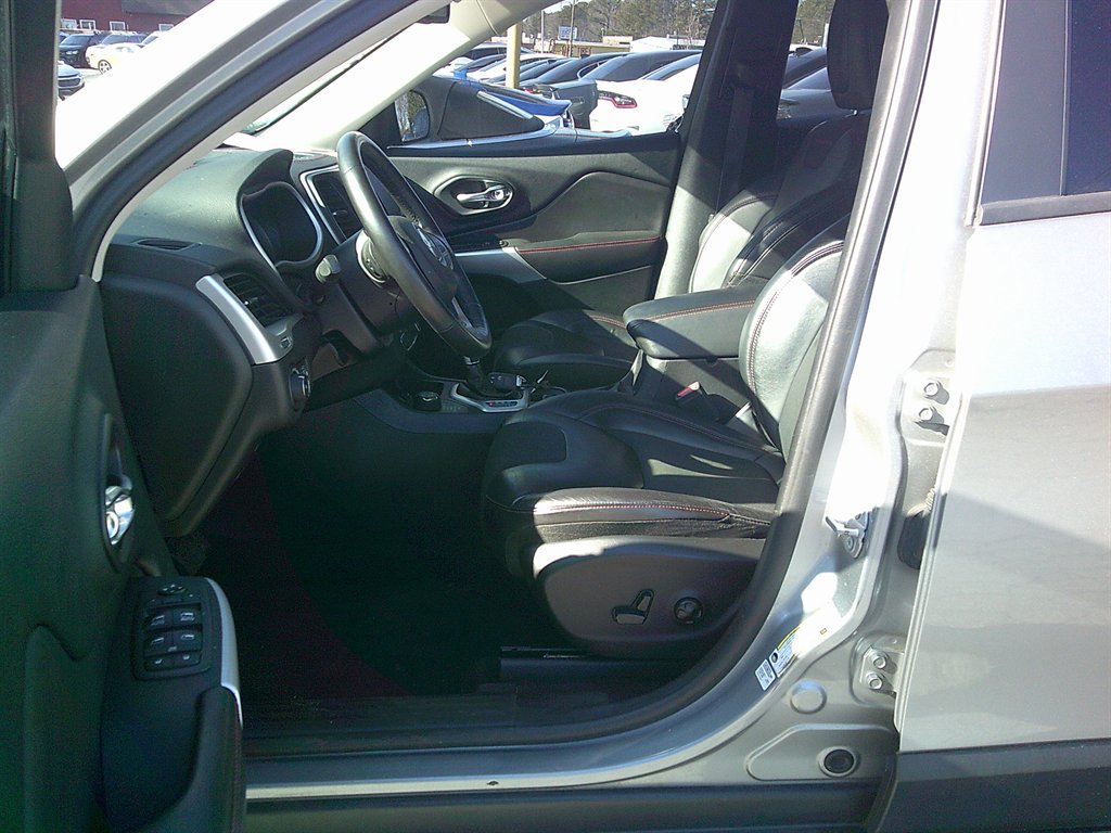 2018 Jeep Cherokee - $17,995