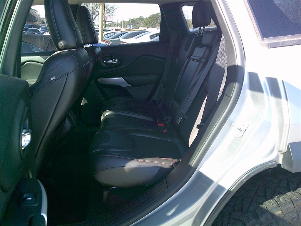 2018 Jeep Cherokee - $17,995