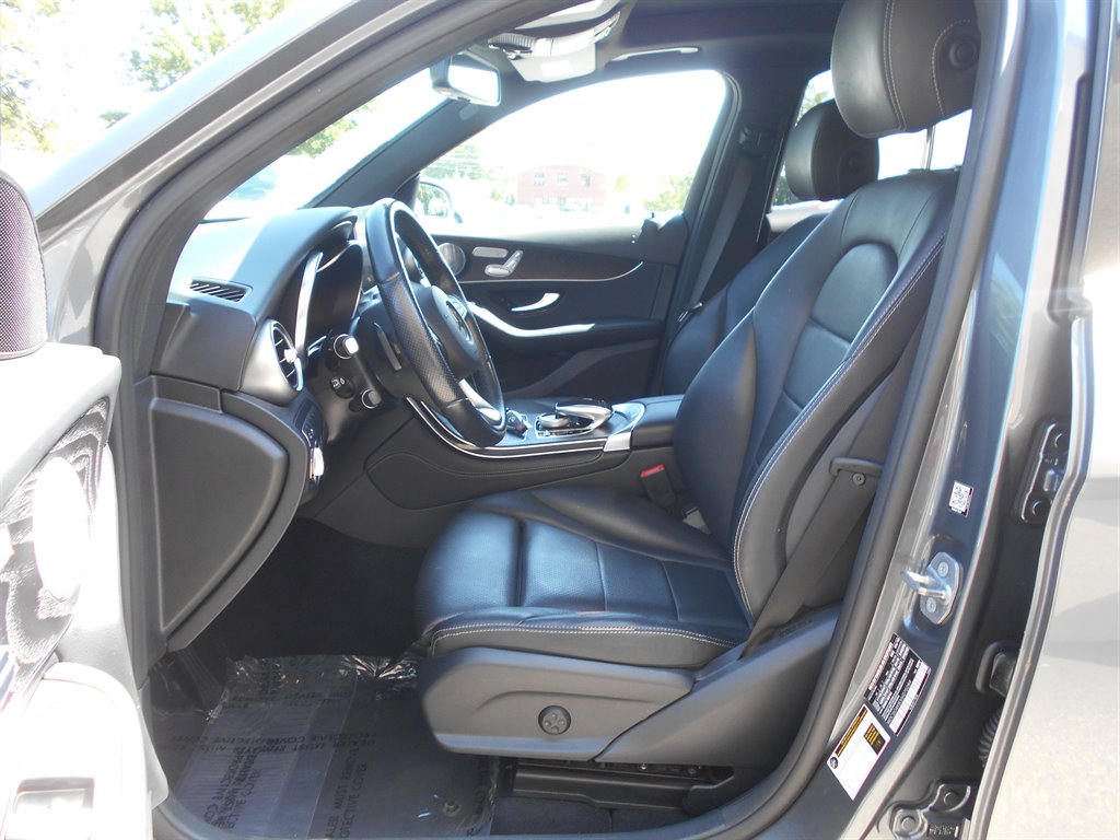 2018 Mercedes-Benz GLC - $19,995