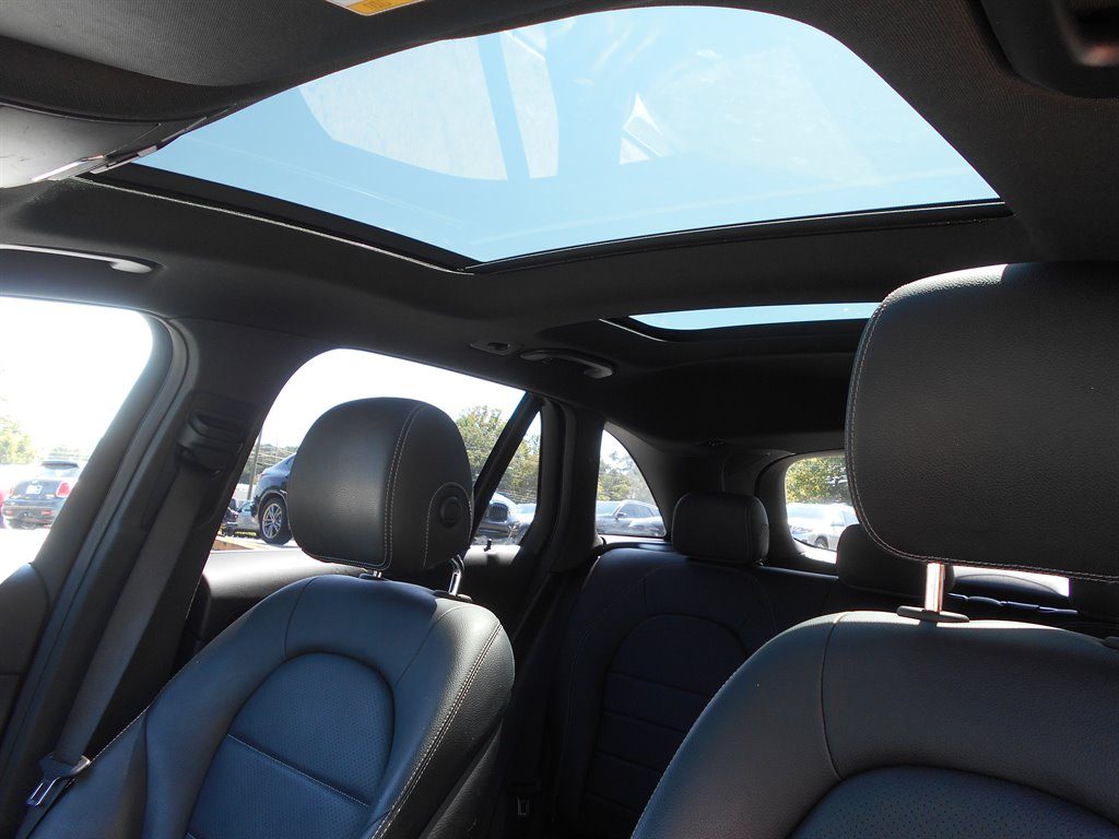 2018 Mercedes-Benz GLC - $19,995