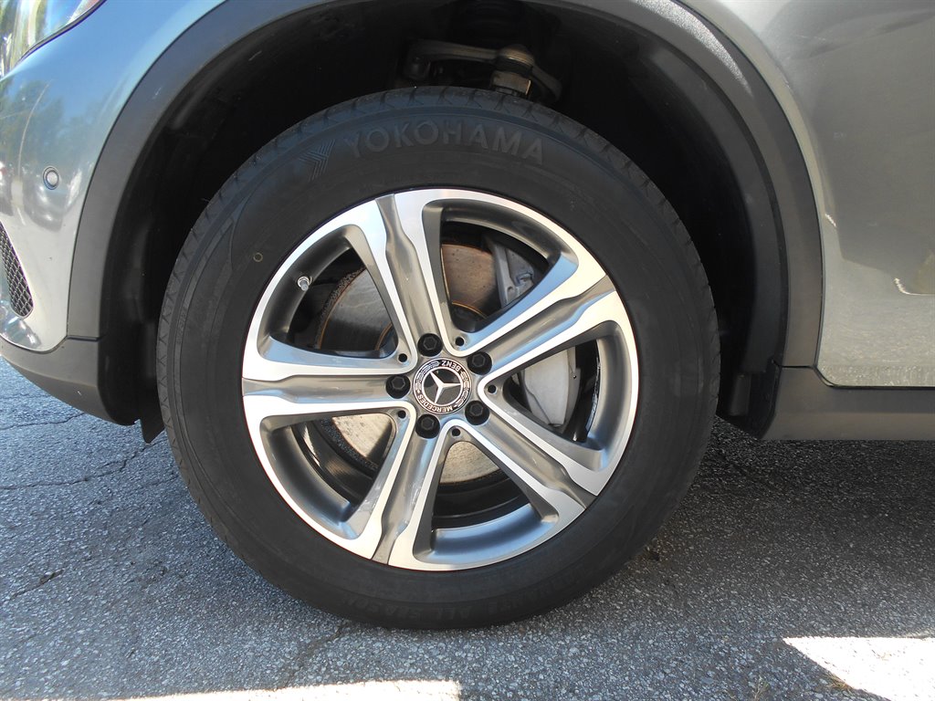 2018 Mercedes-Benz GLC - $19,995