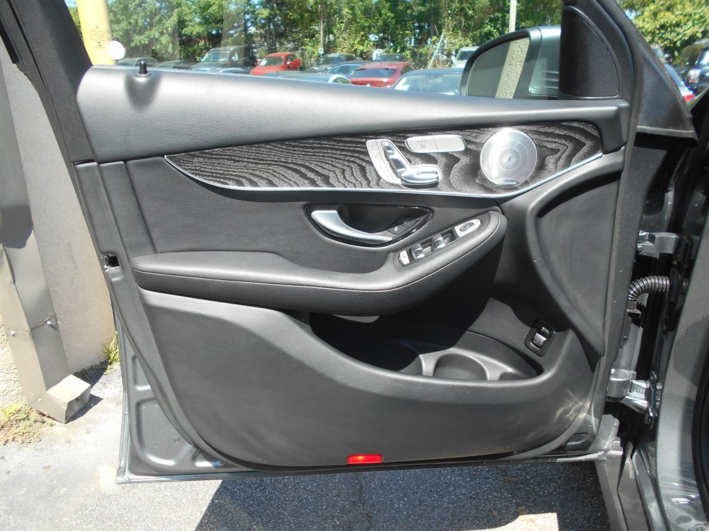 2018 Mercedes-Benz GLC - $19,995