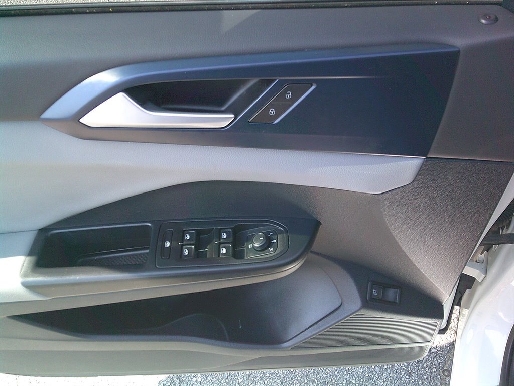 2022 Volkswagen Taos - $17,995