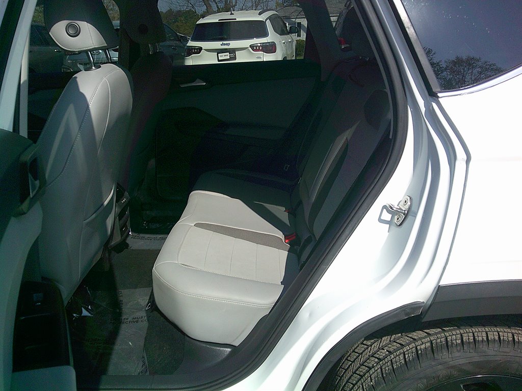 2022 Volkswagen Taos - $17,995