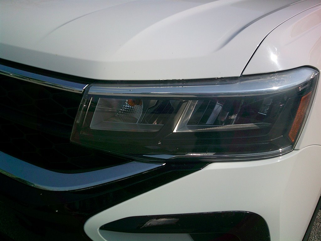 2022 Volkswagen Taos - $17,995
