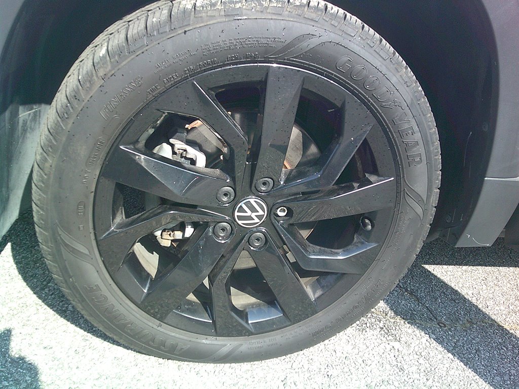 2022 Volkswagen Taos - $17,995
