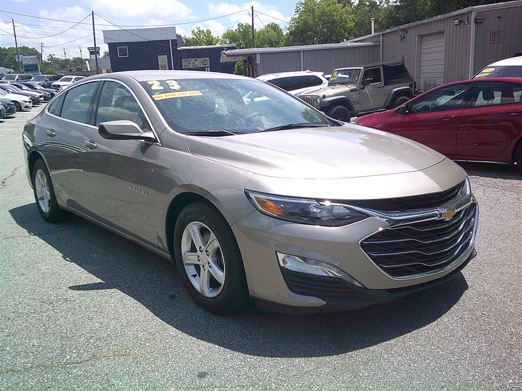 2023 Chevrolet Malibu - $18,995