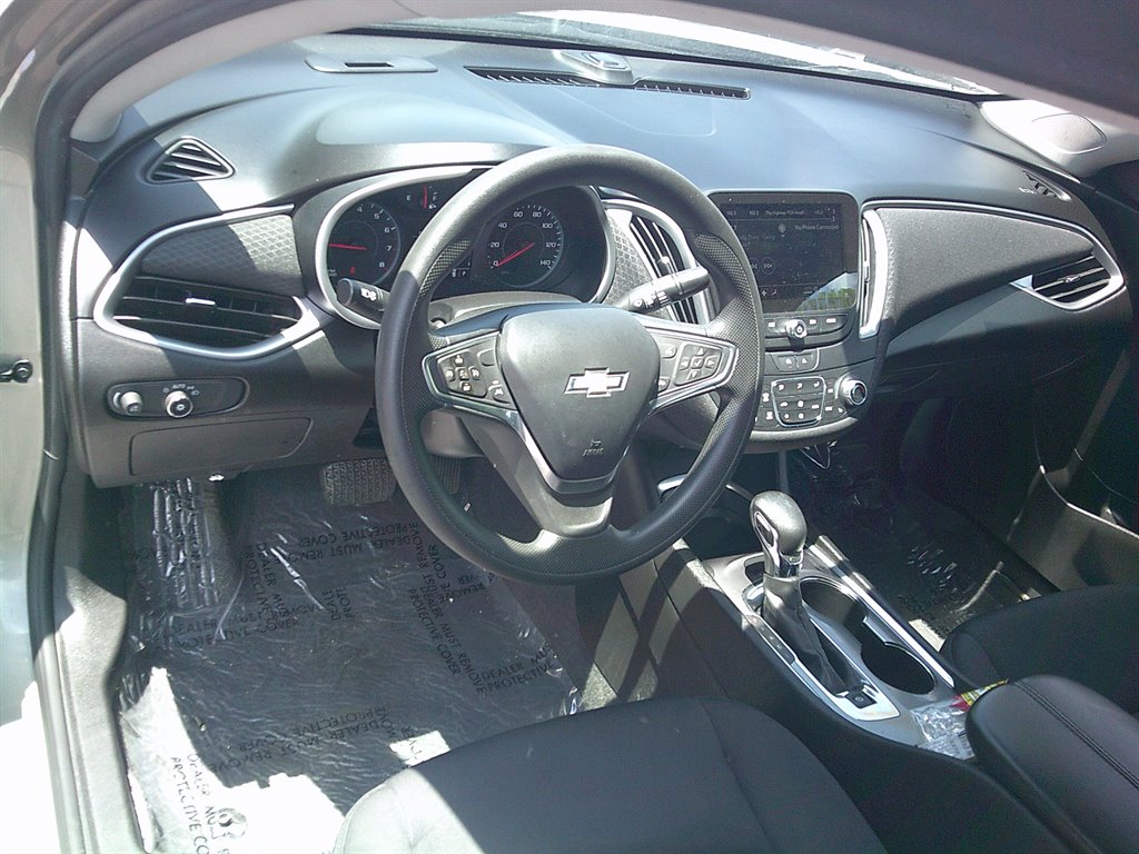 2023 Chevrolet Malibu - $18,995