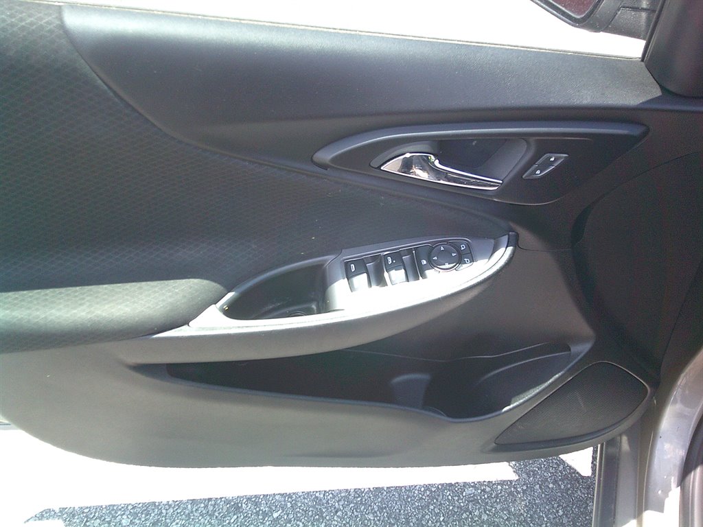 2023 Chevrolet Malibu - $18,995