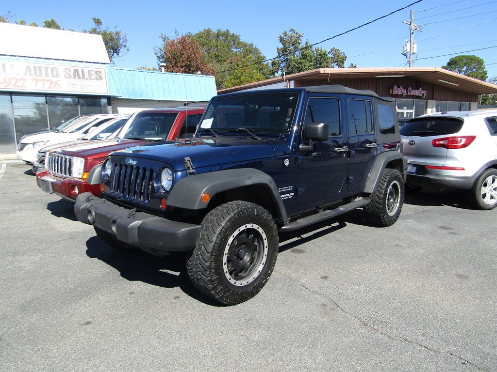 The 2013 Jeep Wrangler Unlimited Sport photos