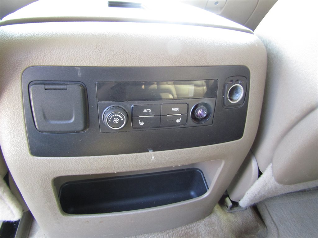 2015 GMC Yukon XL SLT 1500 photo