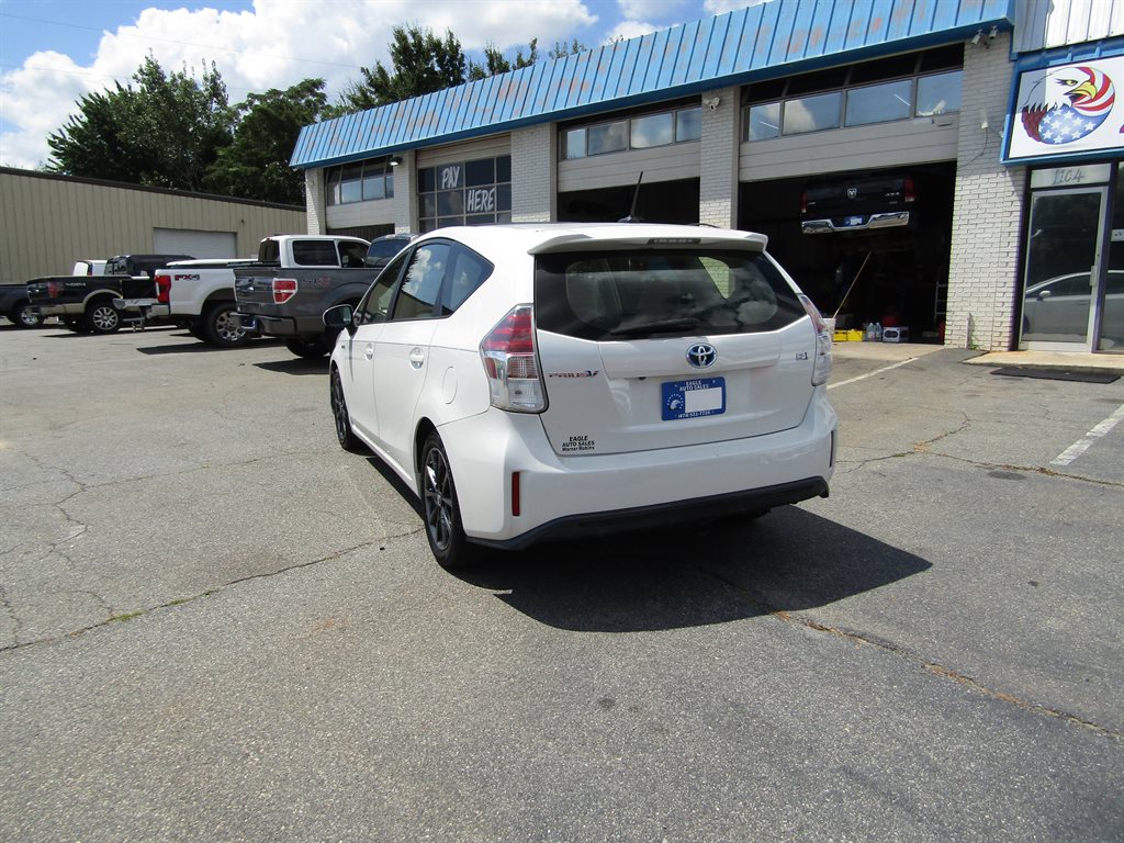 2015 Toyota Prius - $10,995