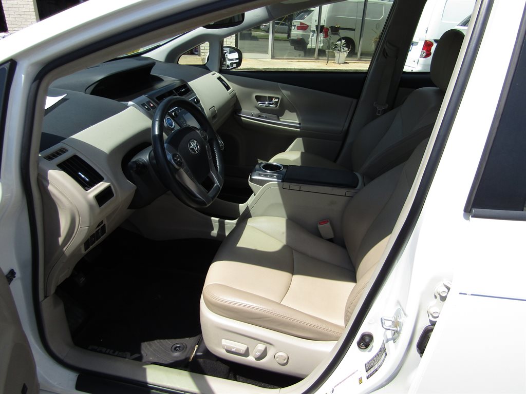 2015 Toyota Prius - $10,995