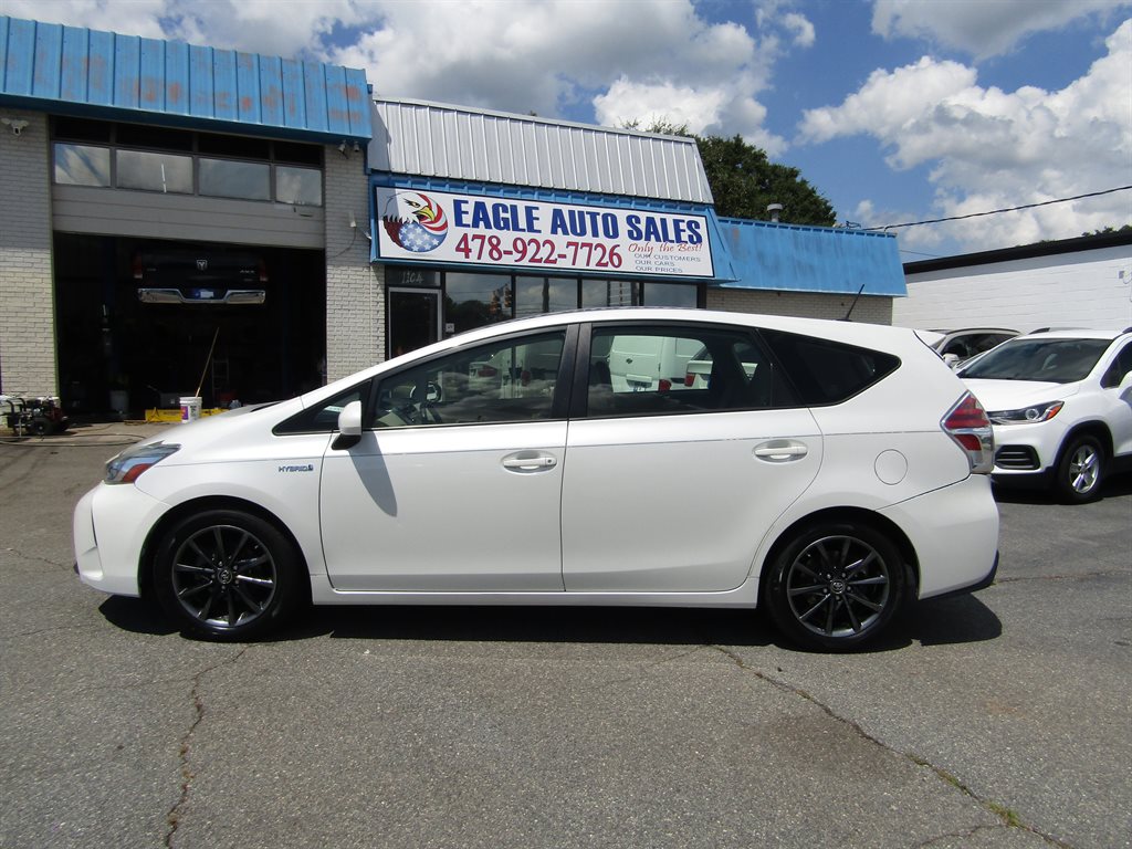 2015 Toyota Prius - $10,995