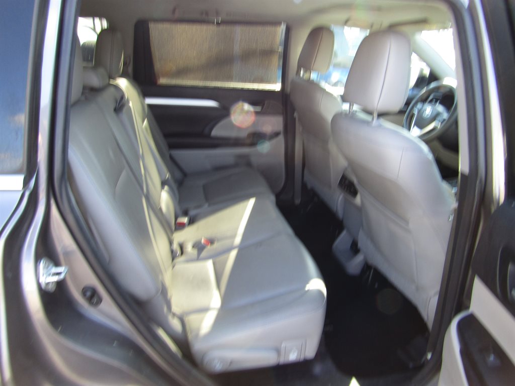 2016 Toyota Highlander - $13,995