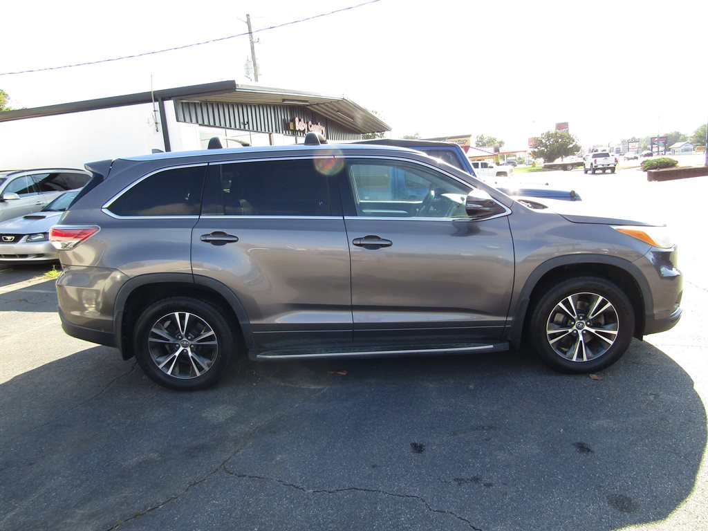 2016 Toyota Highlander - $13,995