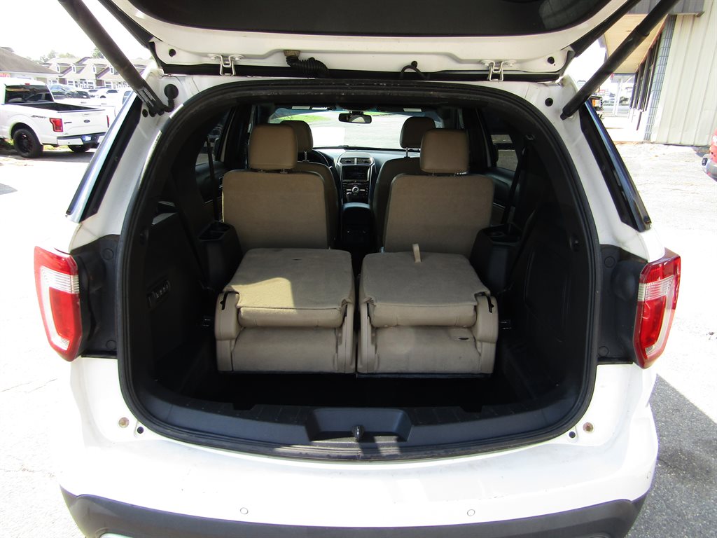 2016 Ford Explorer - $10,995