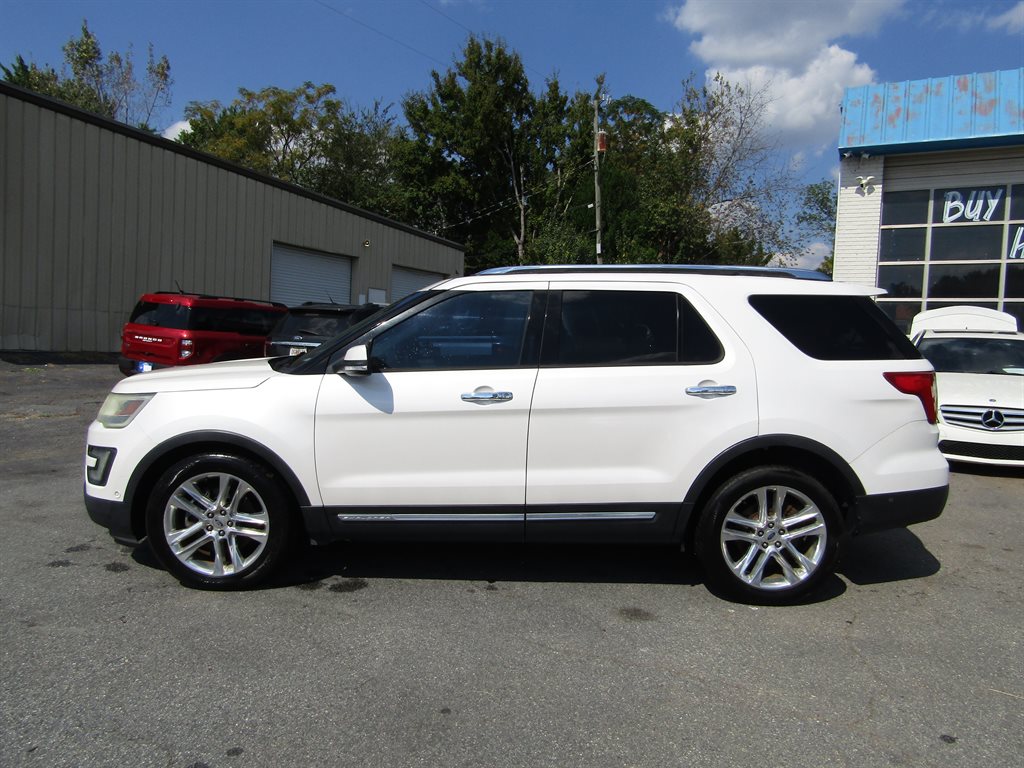2016 Ford Explorer - $10,995