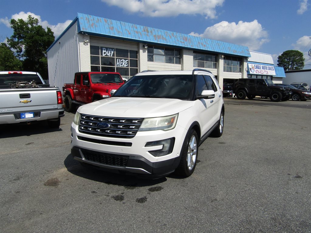2016 Ford Explorer - $10,995