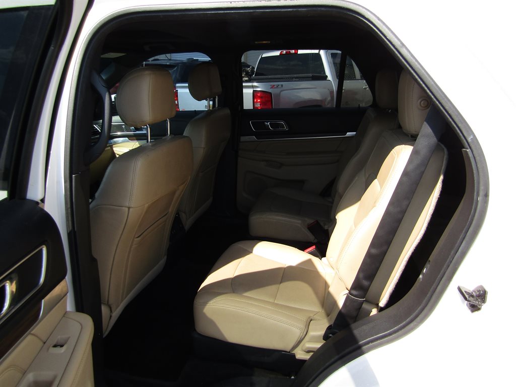 2016 Ford Explorer - $10,995