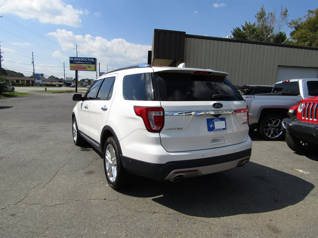 2016 Ford Explorer - $10,995