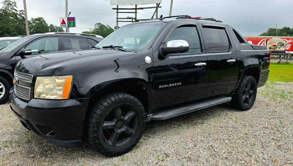 2011 Chevrolet Avalanche - $9,995