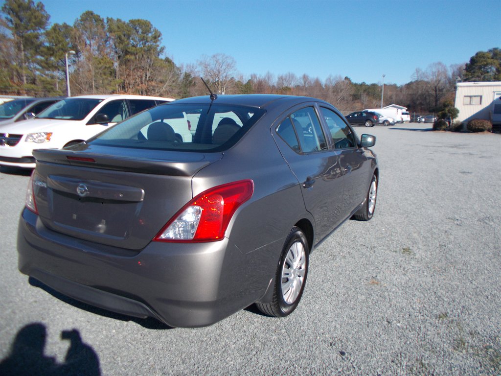 2017 Nissan Versa - $10,000